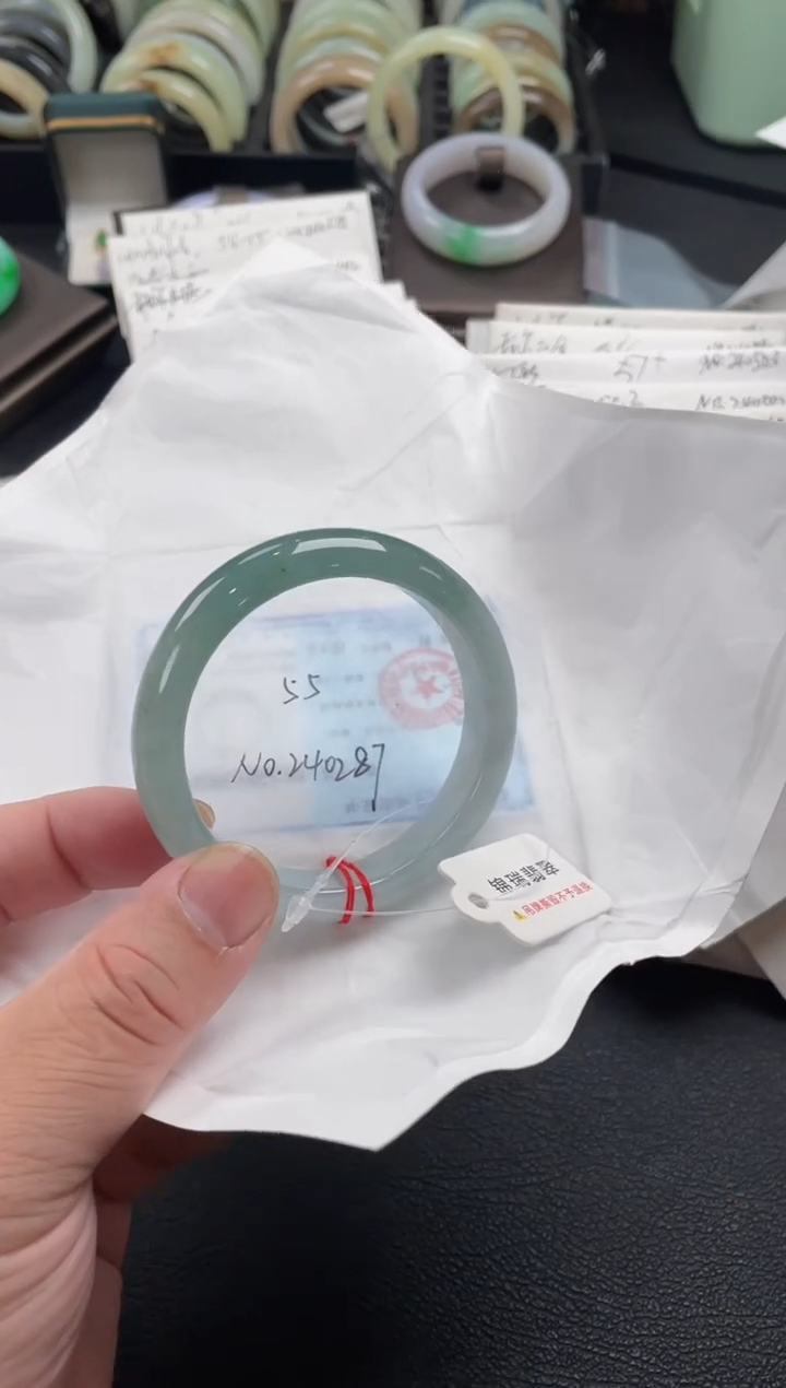 【闪购商品】翡翠手镯未镶嵌55正圈 有瑕