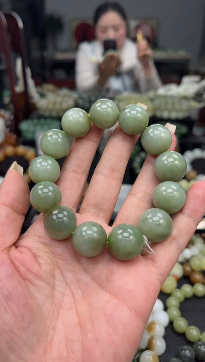 【闪购商品】和田玉手串未镶嵌俄罗斯粉来往猫眼碧玉卡18