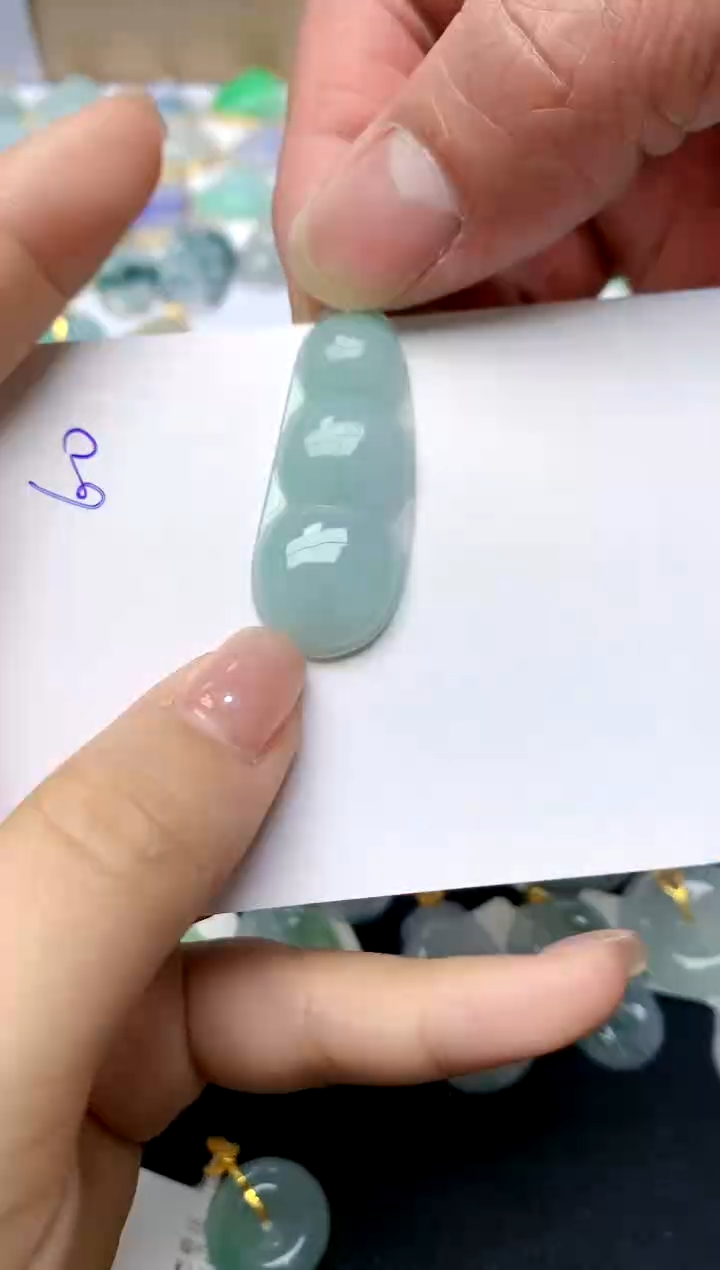 【闪购商品】翡翠颈饰18K金镶嵌60天然A货翡翠