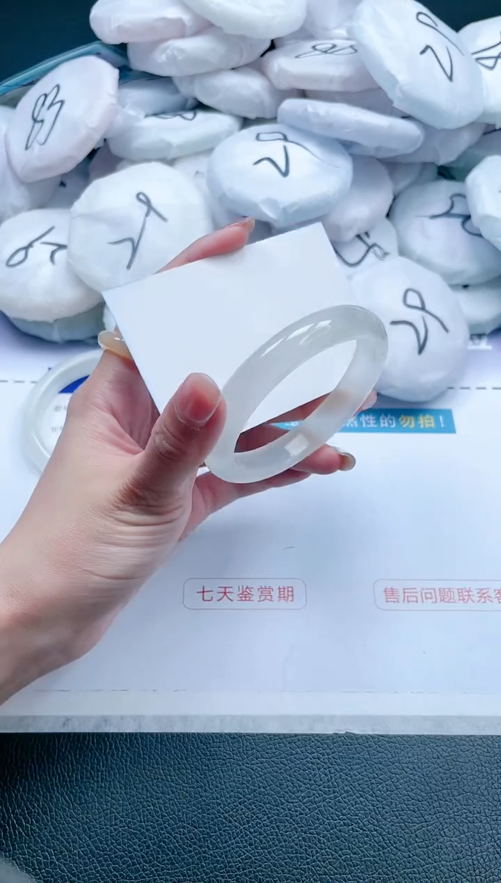 【闪购商品】石英质玉手镯未镶嵌 白月光手镯-57