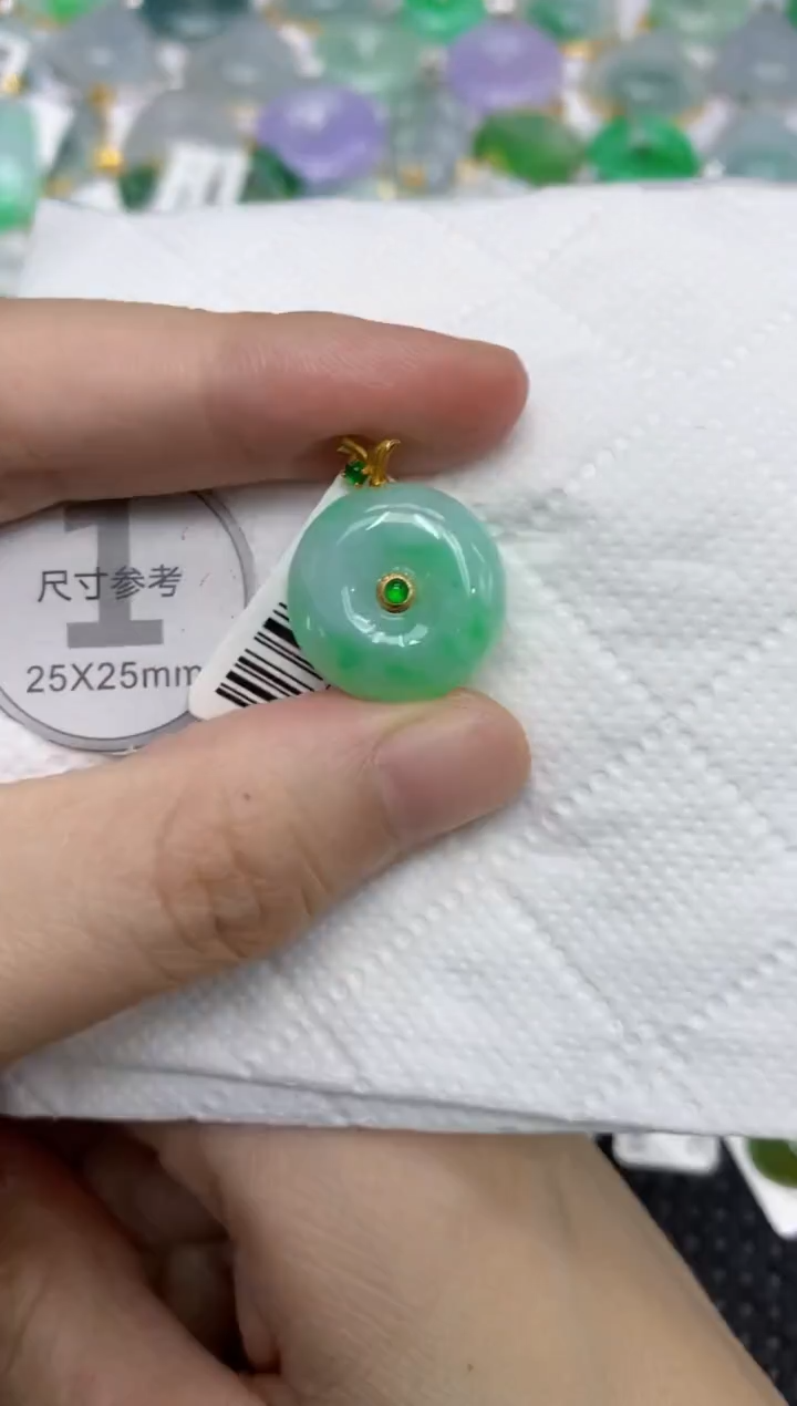 颈饰18K金镶嵌翡翠111111111