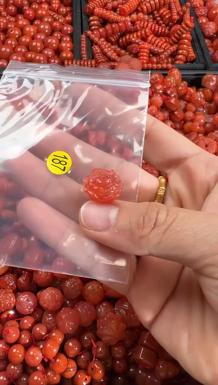 【闪购商品】南红玛瑙颈饰未镶嵌1