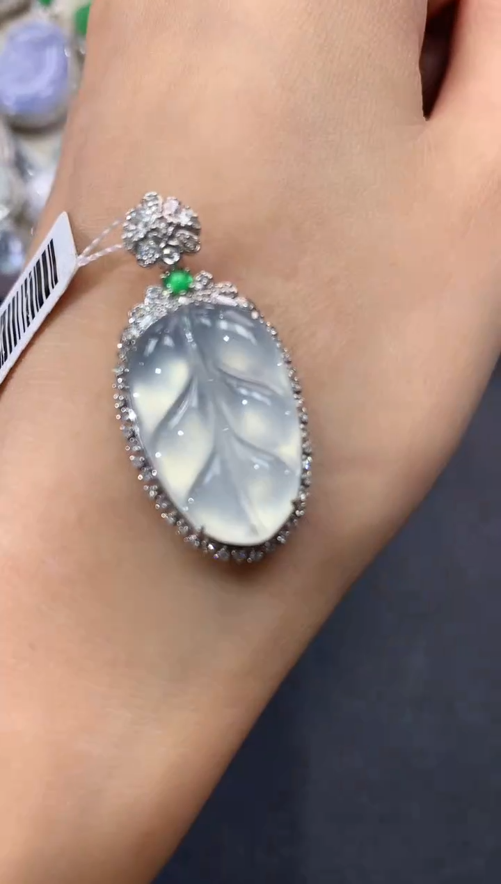 【闪购商品】翡翠吊坠(不含链)18K金镶嵌q49         