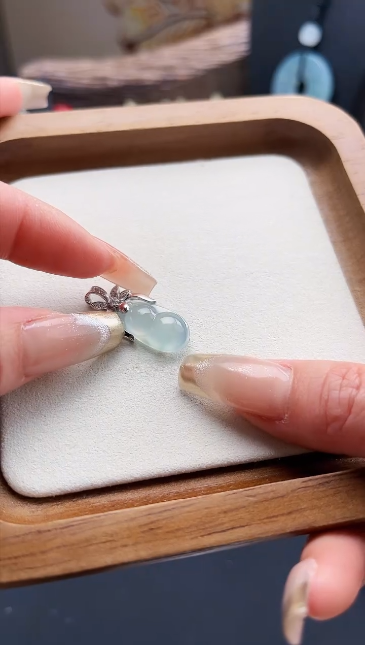 【闪购商品】翡翠颈饰18K金镶嵌吊坠