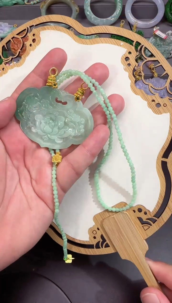 【闪购商品】翡翠颈饰未镶嵌牌子
