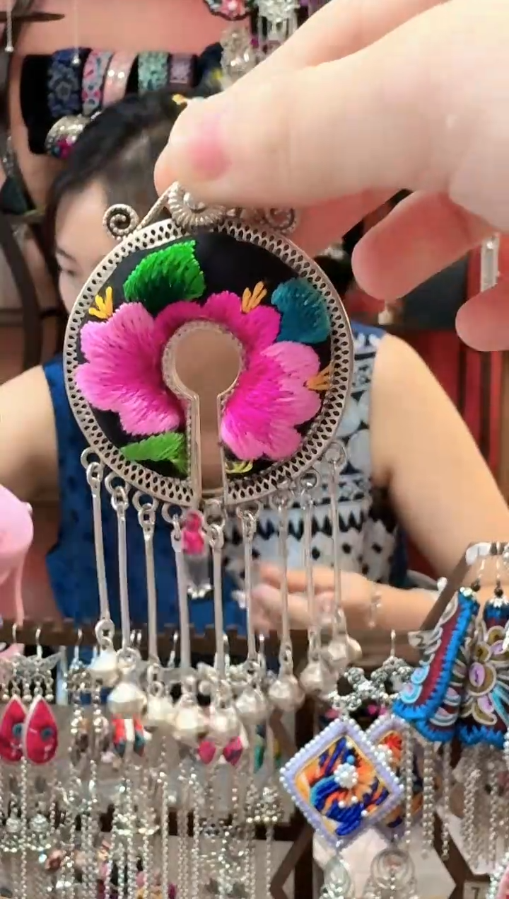 织绣云织谣民族风精美饰品   403