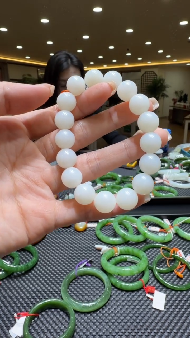 颈饰未镶嵌和田玉手串