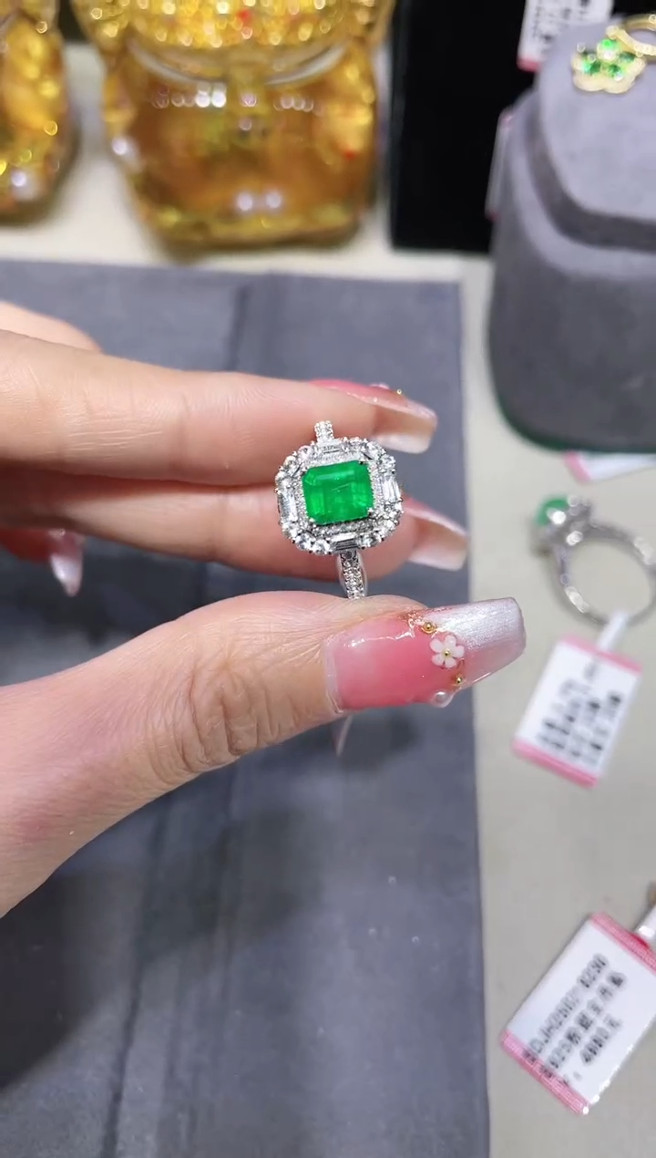 18K金镶嵌祖母绿戒指 两用款