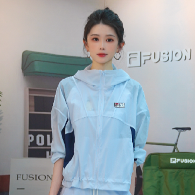 FILA FUSION｜潦草小狗联名系列夏季女款透气百搭运动连帽防晒外套