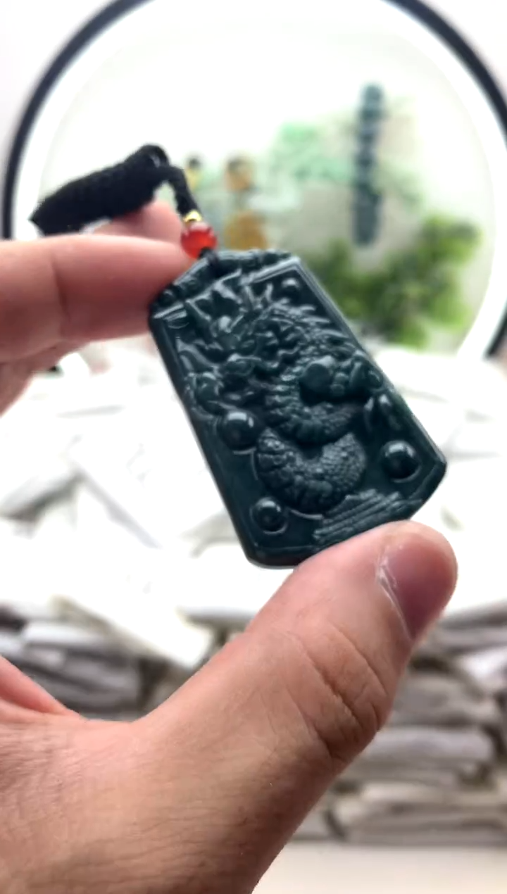 颈饰未镶嵌翡翠龙牌1