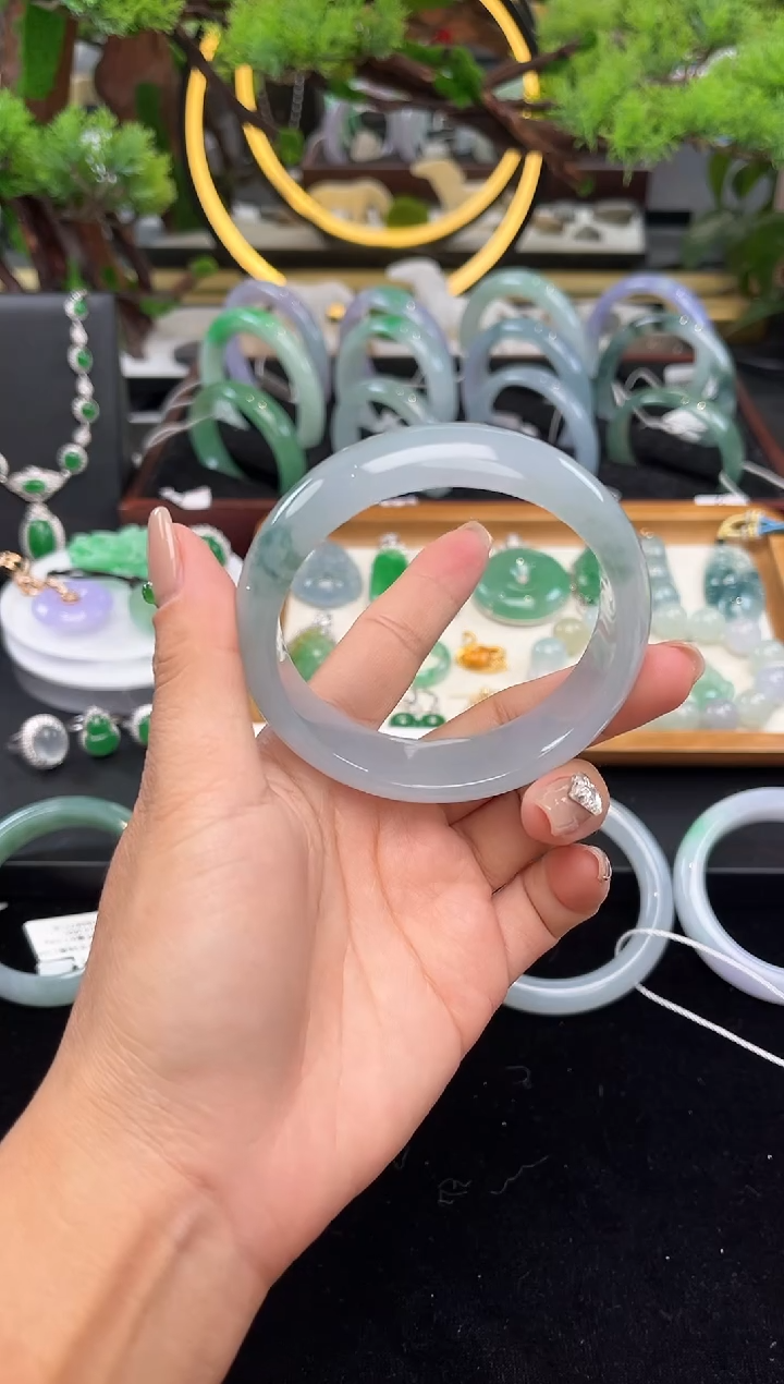 未镶嵌手镯翡翠手镯