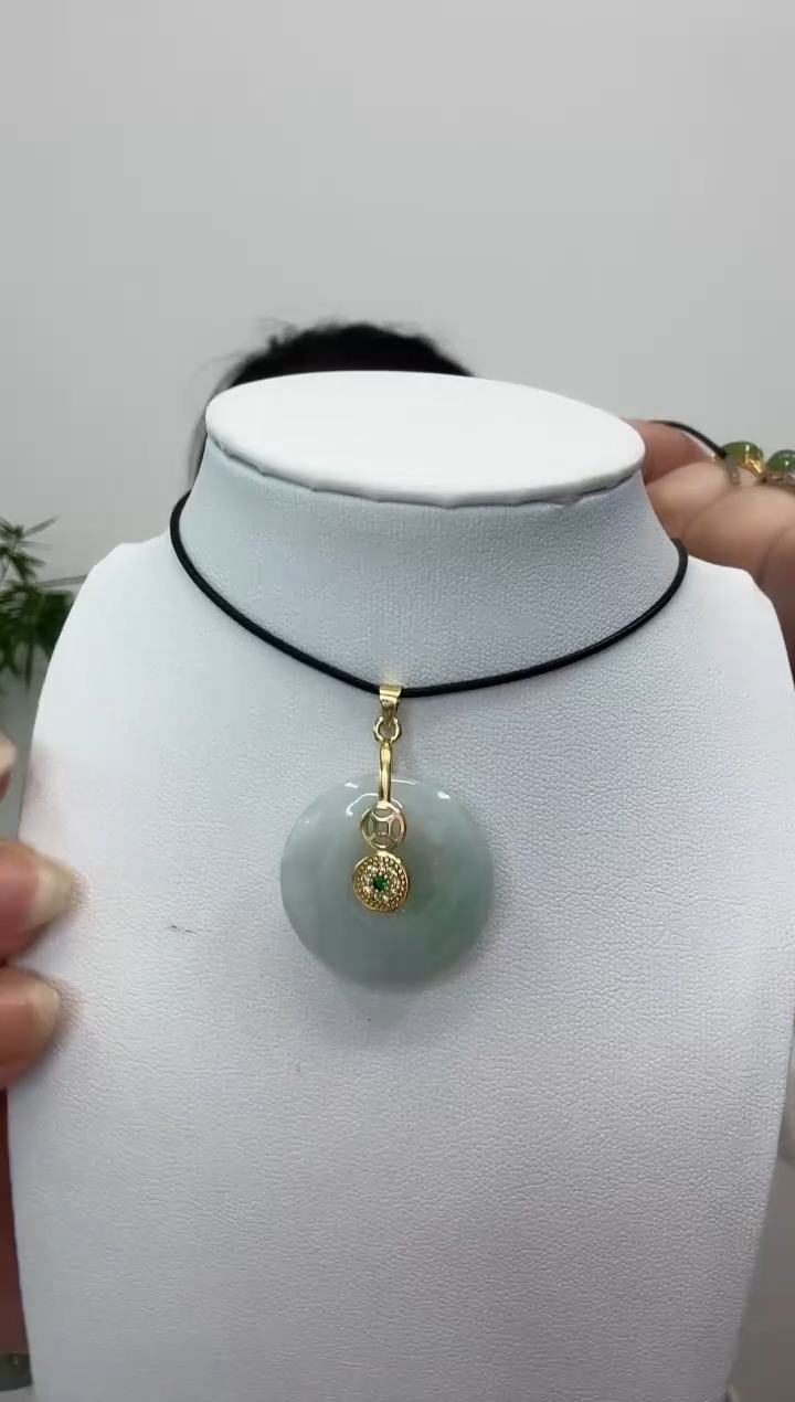 翡翠未镶嵌颈饰平安扣