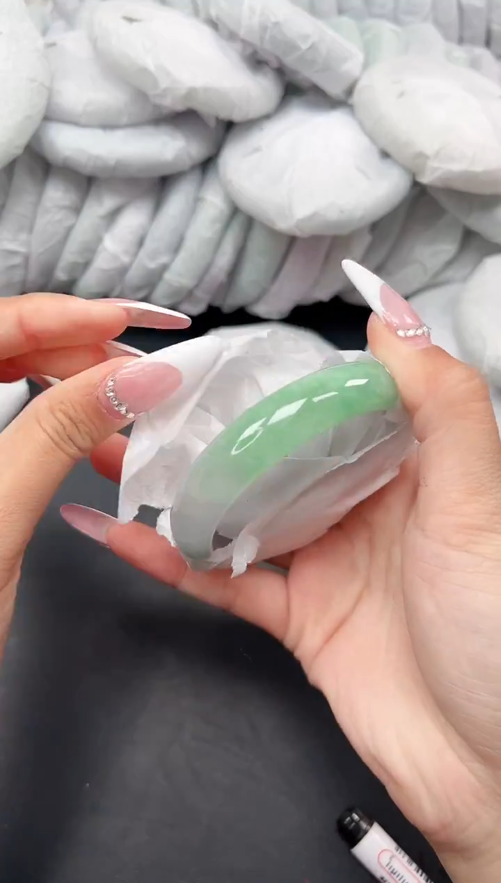 精品手镯，一物一拍J-007