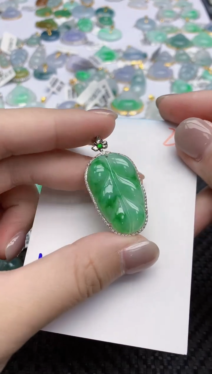 【闪购商品】翡翠颈饰18K金镶嵌天然翡翠A货