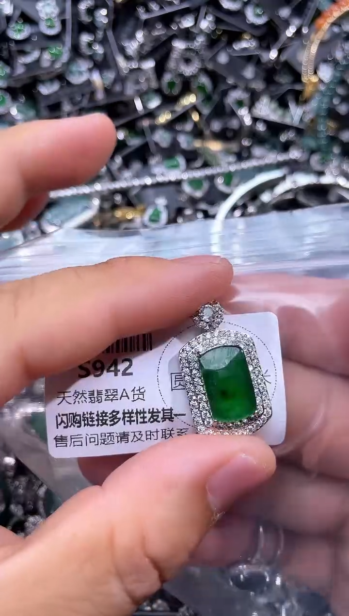 【闪购商品】翡翠未镶嵌颈饰S942吊坠
