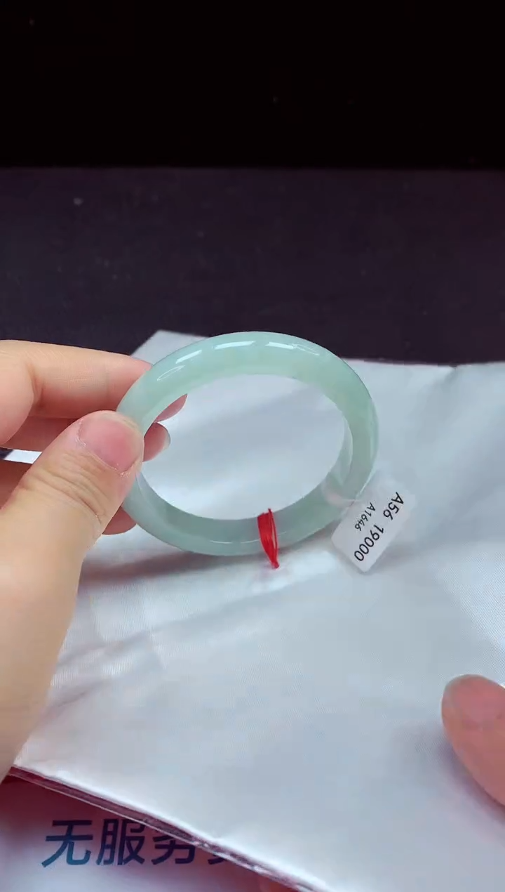 【闪购商品】翡翠手镯未镶嵌镯子56+