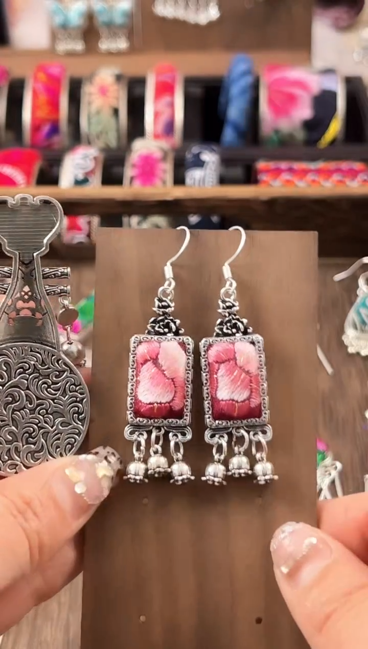 【闪购商品】织绣民族风老绣饰品330