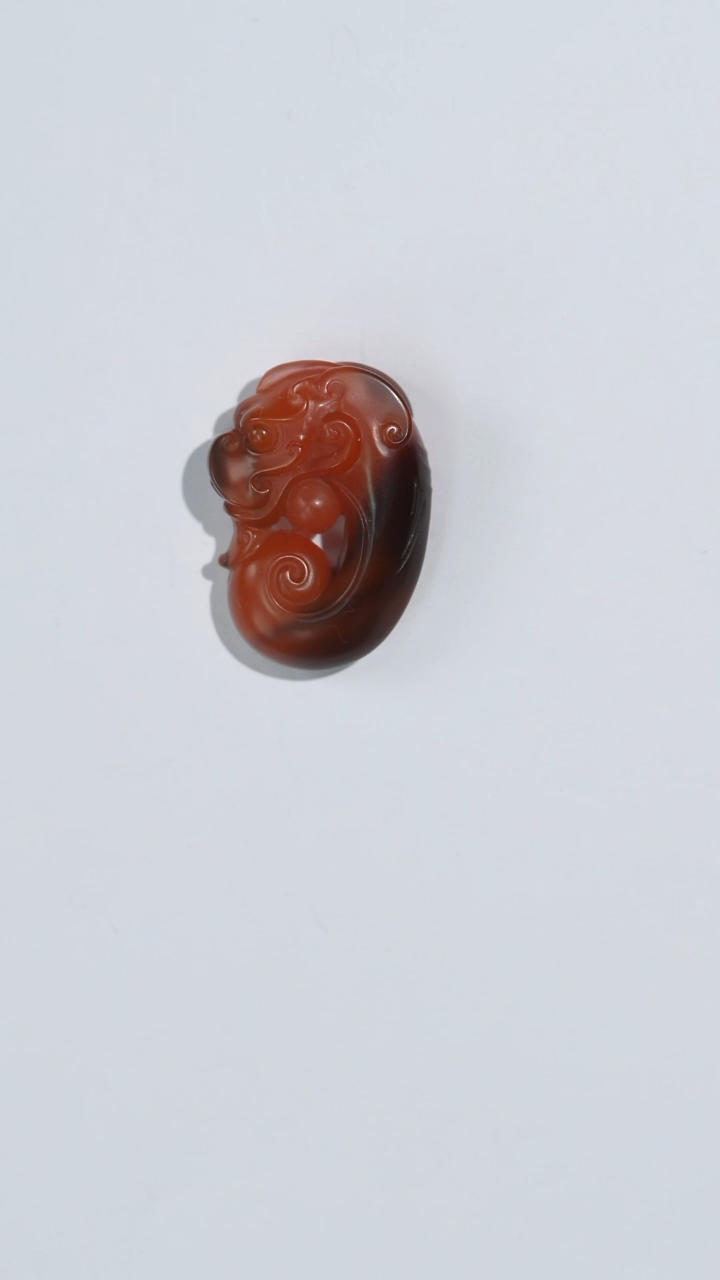 南红玛瑙雕刻未镶嵌红黑料雕刻玉猪龙35*25*12mm