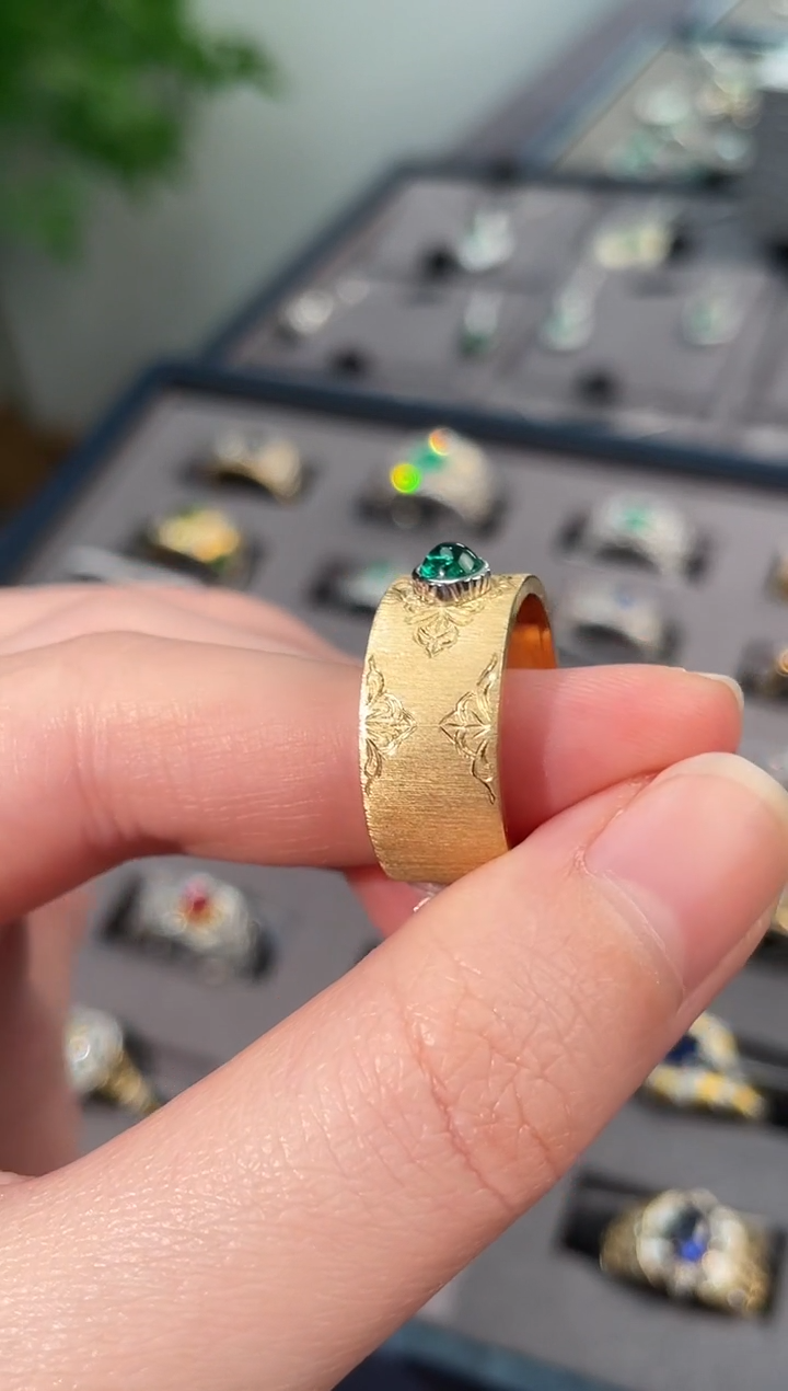 【闪购商品】祖母绿戒指18K金镶嵌0.29ct