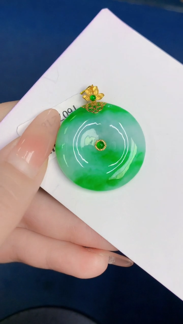 颈饰18K金镶嵌翡翠缅甸天然翡翠A货