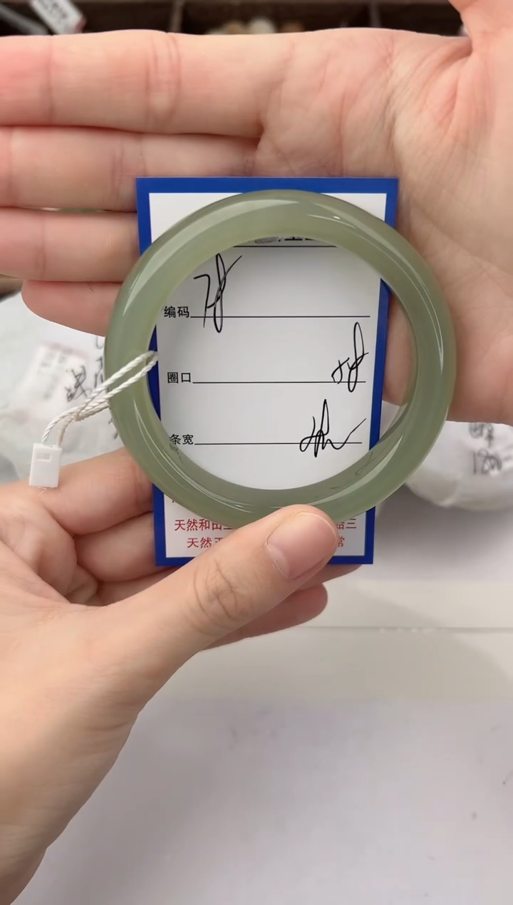 未镶嵌手镯和田玉78颜色微差无瑕疵