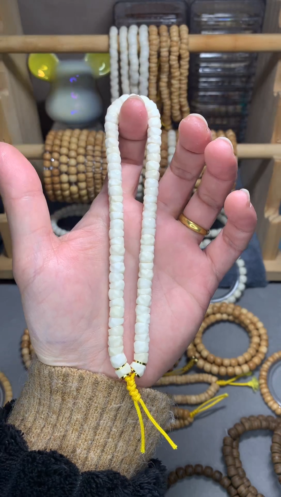 【闪购商品】白玉菩提吊坠白玉精雕无相大肠卡8手持 66颗籽