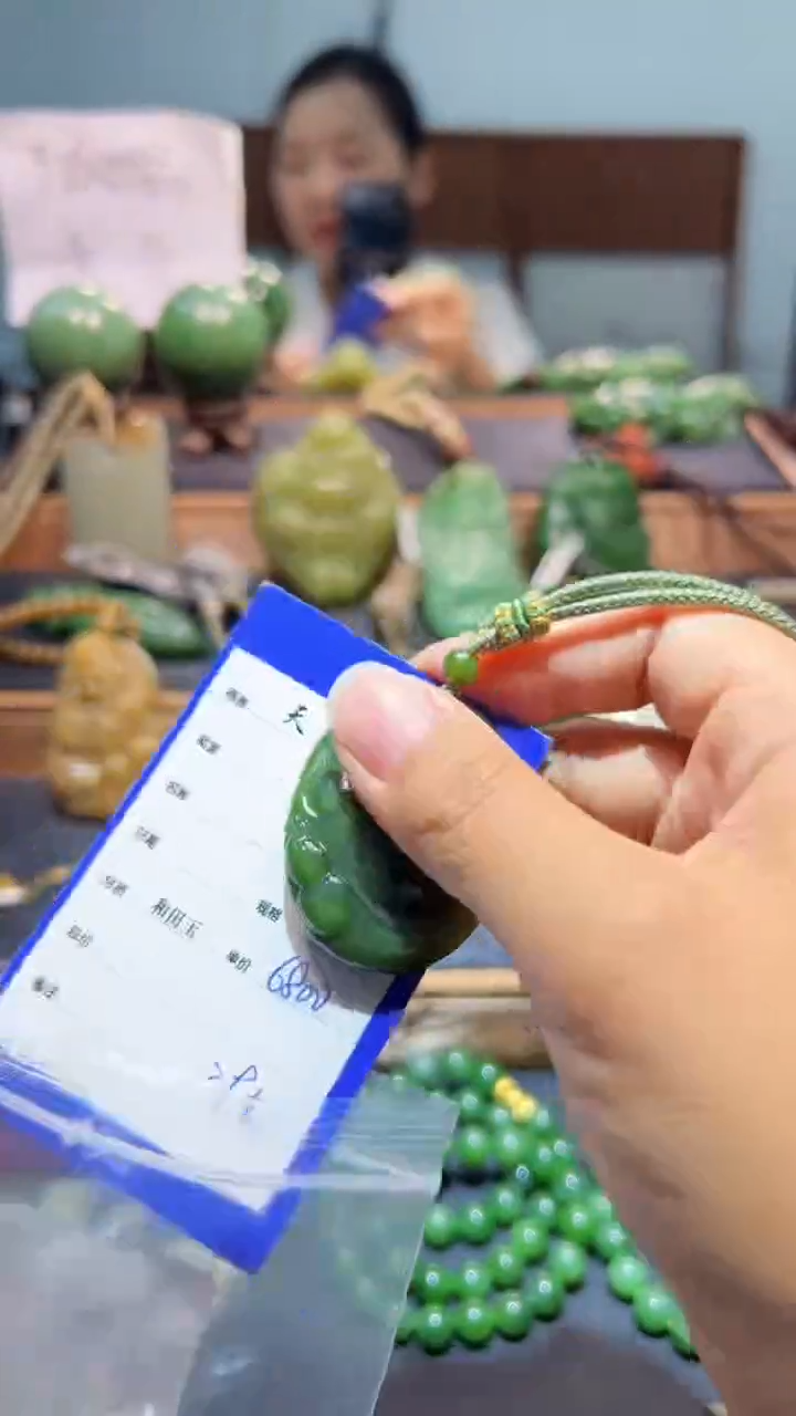 颈饰未镶嵌和田玉（碧玉）1