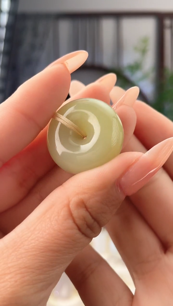 颈饰未镶嵌和田玉扣 多样性发其一