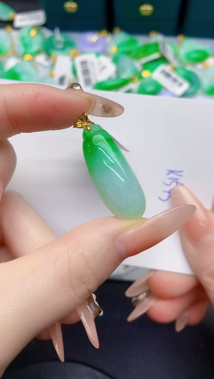 颈饰18K金镶嵌翡翠缅甸天然翡翠A货