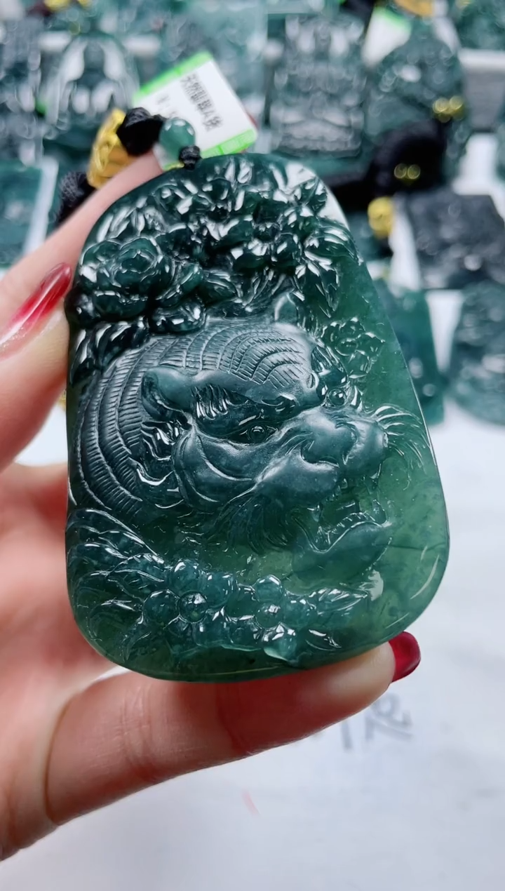 【闪购商品】翡翠颈饰未镶嵌              