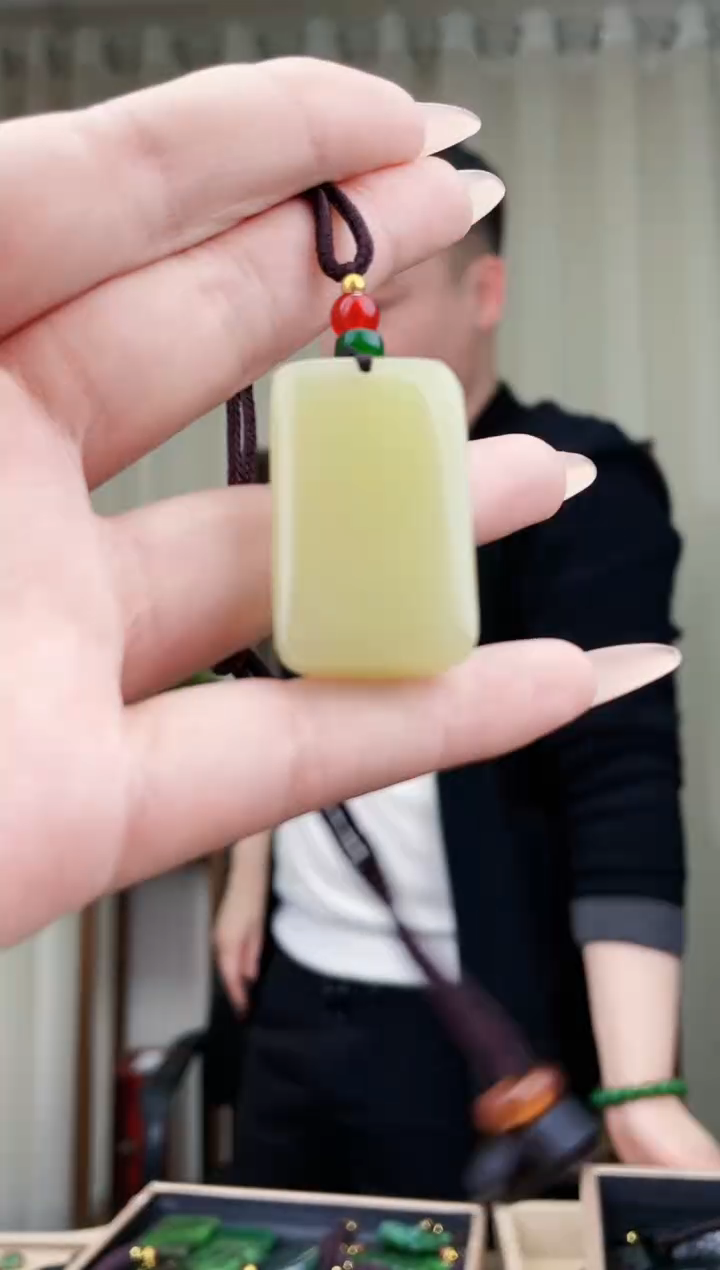 【闪购商品】和田玉挂件未镶嵌拍一发一，多样性发货！