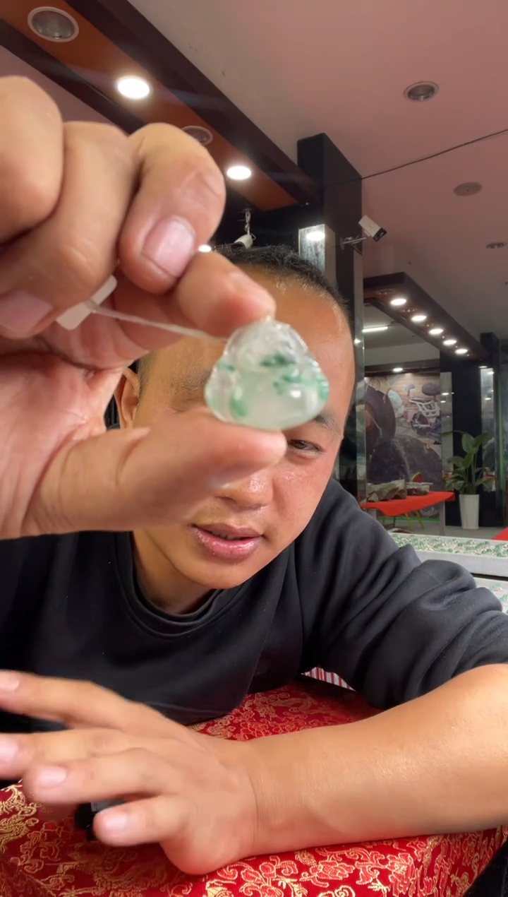 【闪购商品】石英质玉颈饰未镶嵌佛公