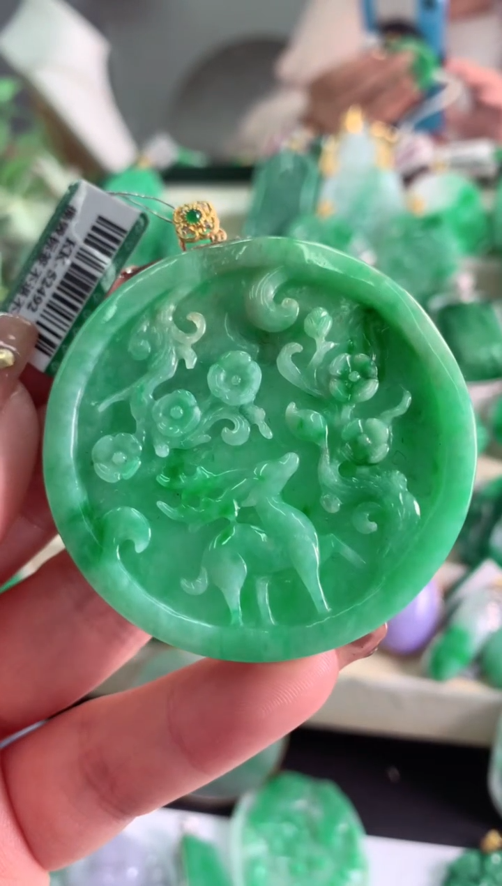 【闪购商品】翡翠吊坠(不含链)18K金镶嵌挂件