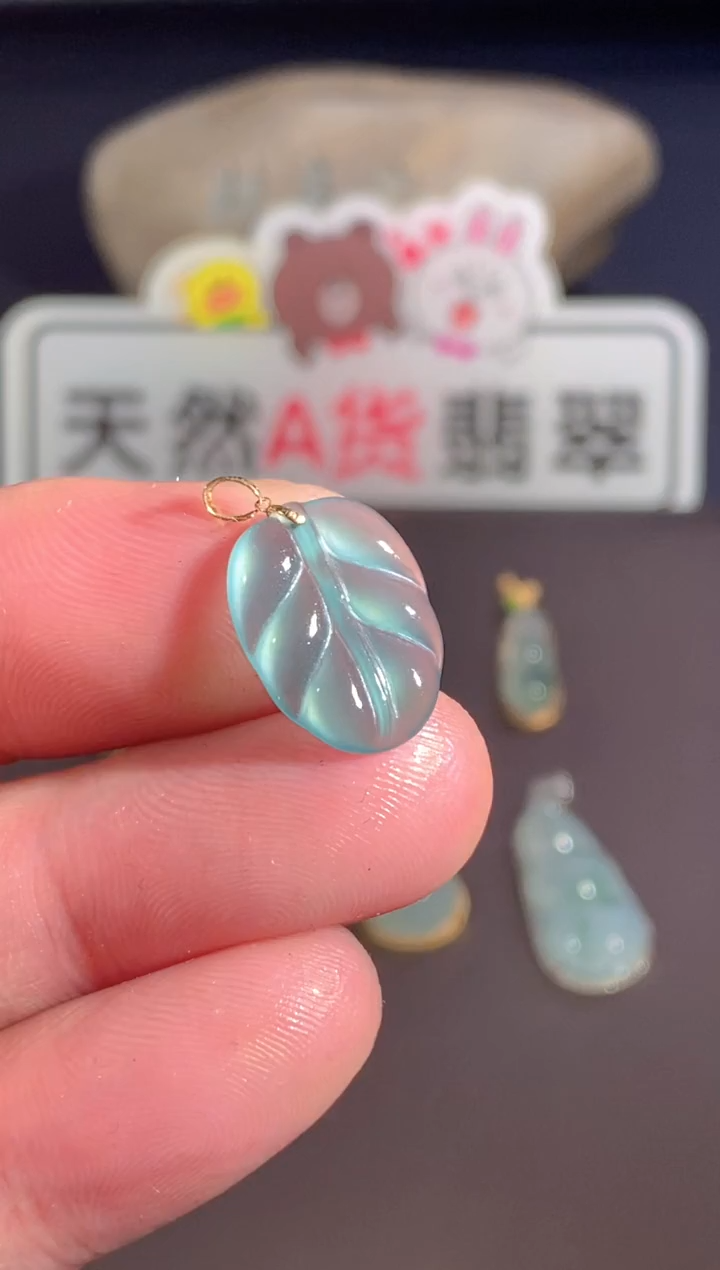颈饰18K金镶嵌翡翠   