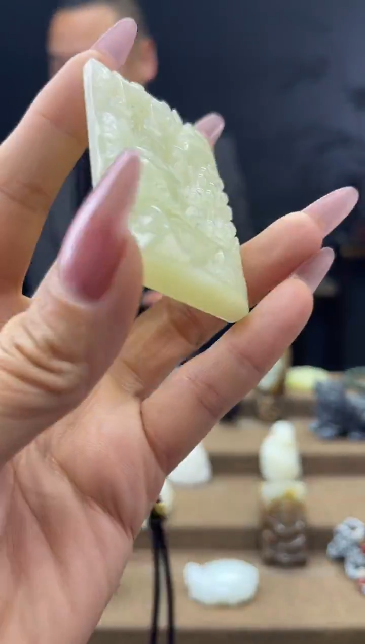 颈饰未镶嵌和田玉1