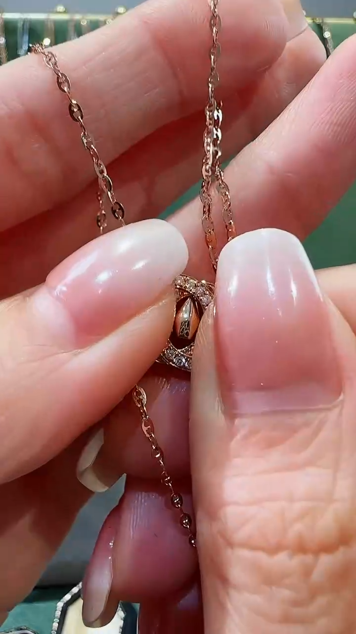 【闪购商品】钻石吊坠(不含链)18K金镶嵌18K金钻石CC吊坠