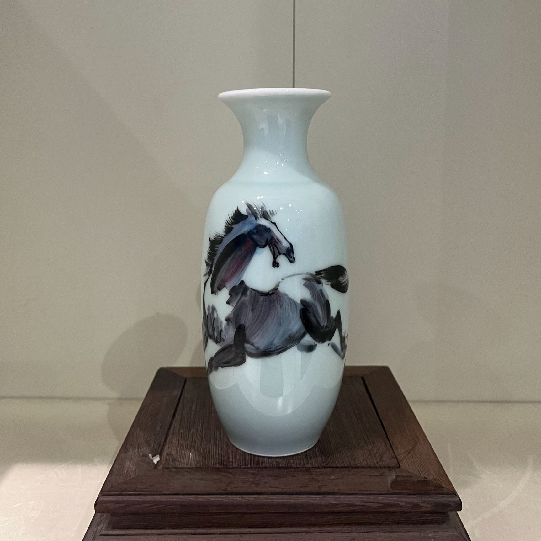 特惠款昆仑牌鲁青瓷圆口瓶窑变釉手绘《马到成功》18.5cm