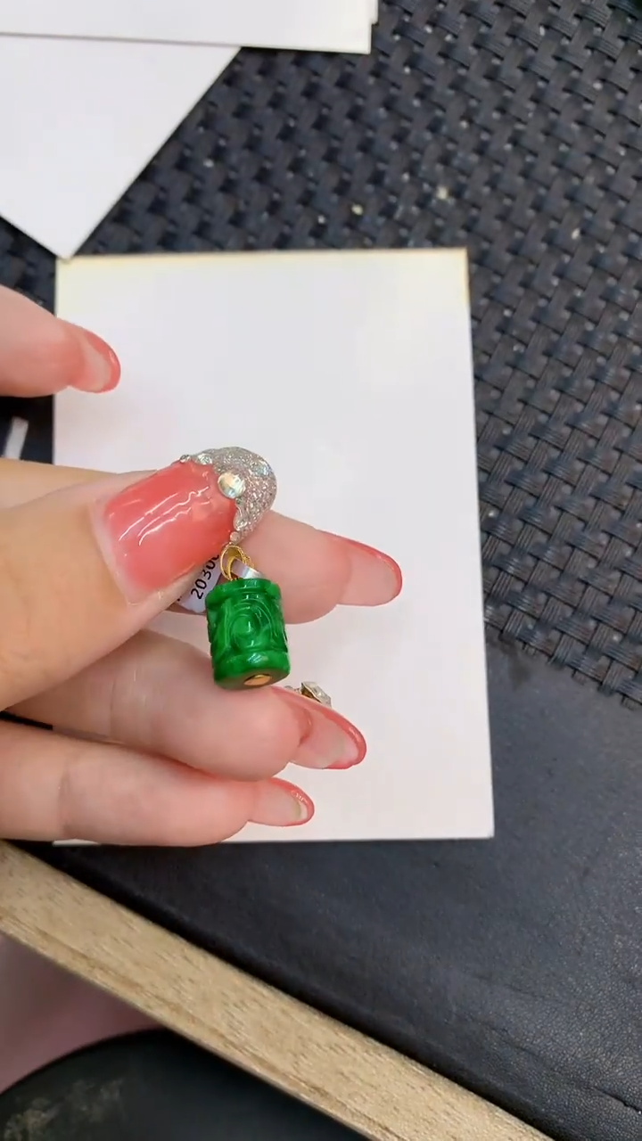 颈饰18K金镶嵌翡翠·1