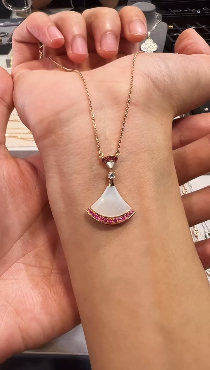 颈饰18K金镶嵌红宝石18k金红宝石裙子项链