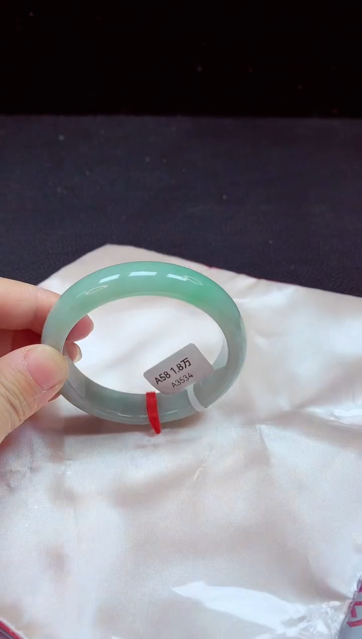 【闪购商品】翡翠手镯未镶嵌镯子58+
