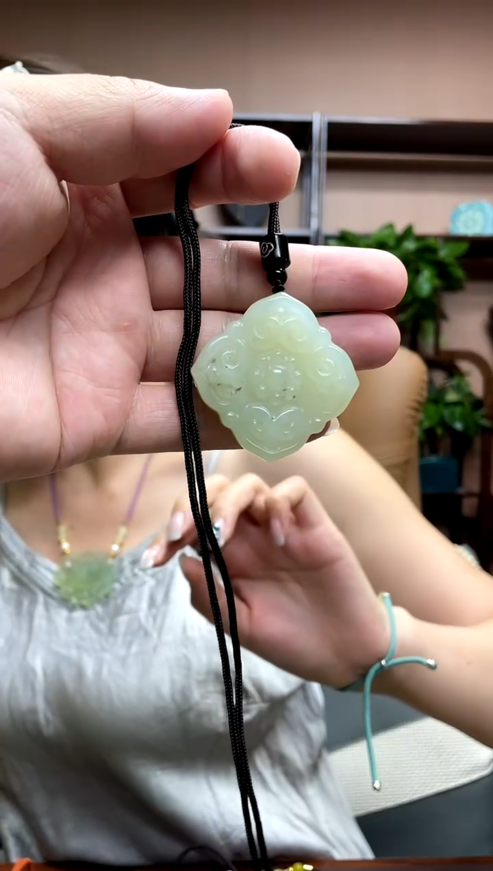 岫玉未镶嵌吊坠·
