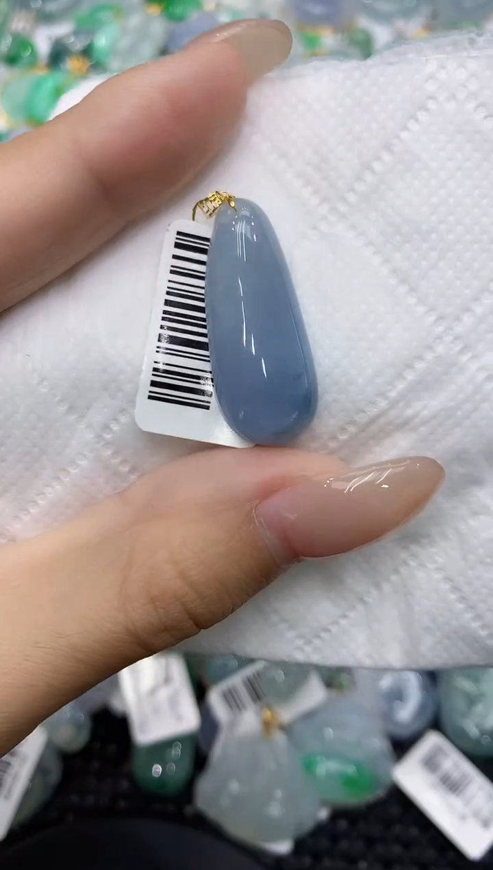 翡翠18K金镶嵌颈饰111111111111