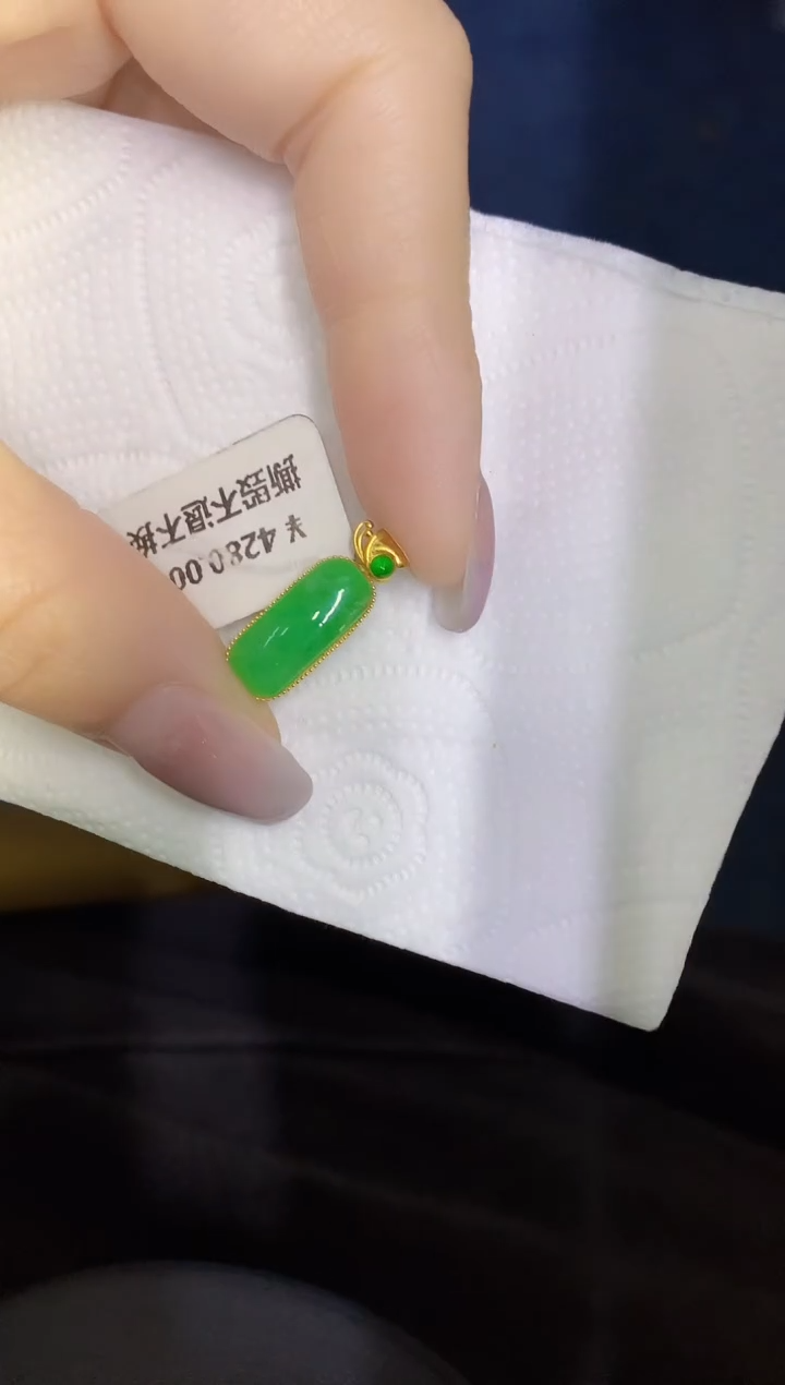 颈饰18K金镶嵌翡翠缅甸天然翡翠A货