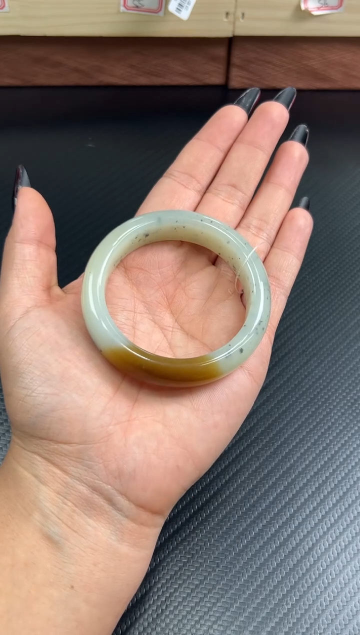 未镶嵌手镯和田玉金山微色差51+L