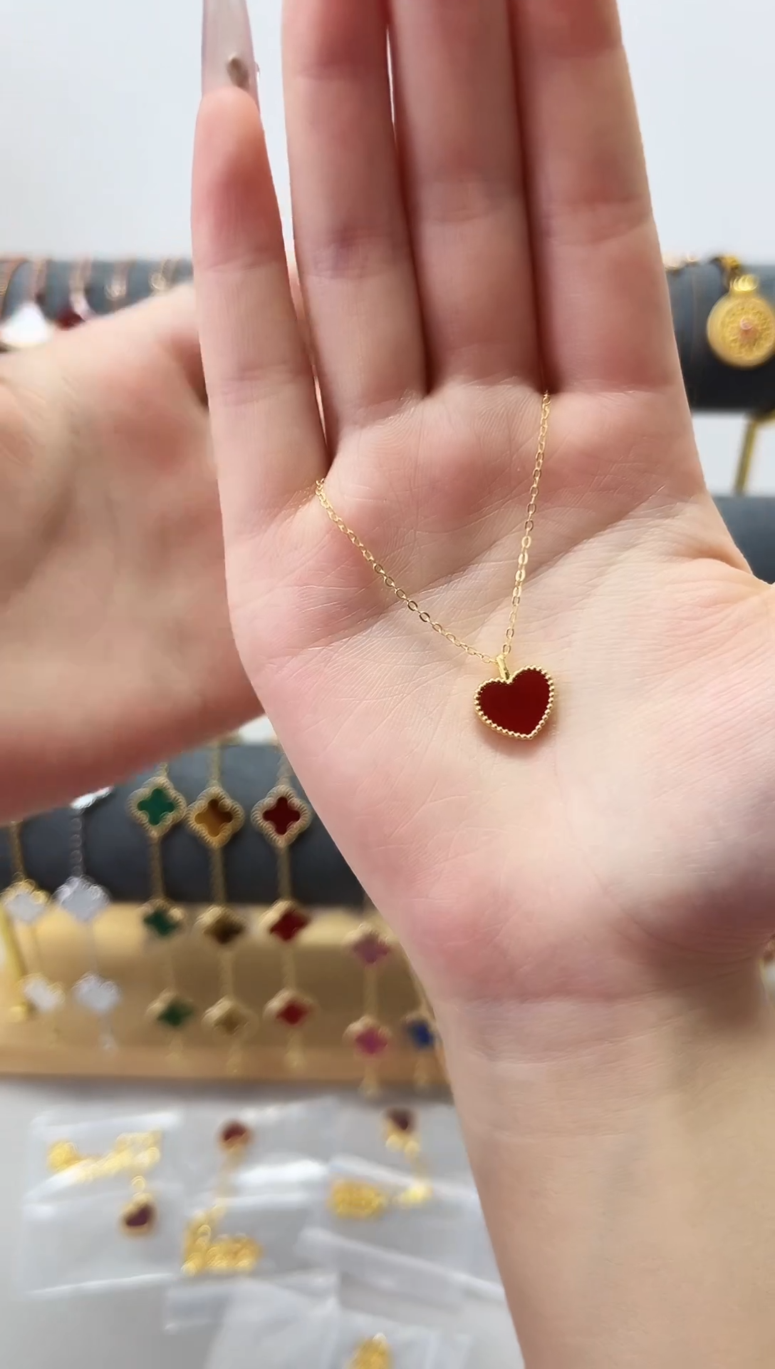 18K金镶嵌套链玛瑙/玉髓9900000