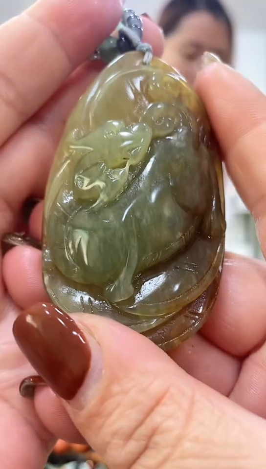 未镶嵌岫玉挂件 