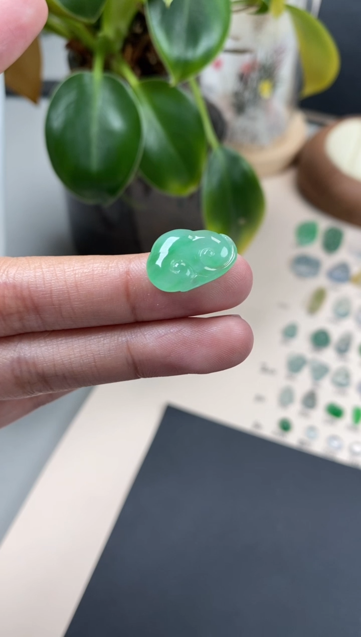 【闪购商品】翡翠颈饰未镶嵌翡翠冰果绿如意