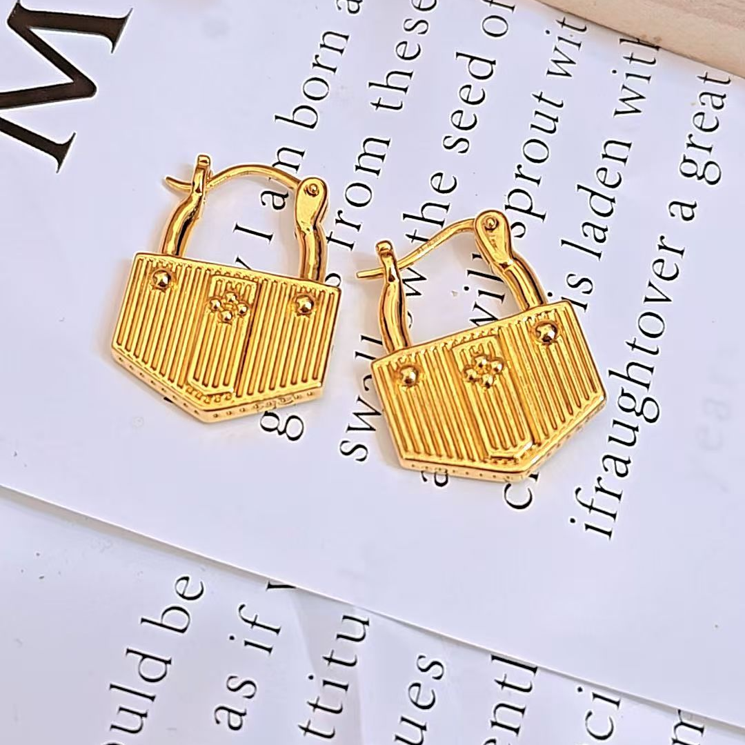 金灵王时尚黄金足金5D无氢工艺几何包包耳饰轻奢百搭简约经典