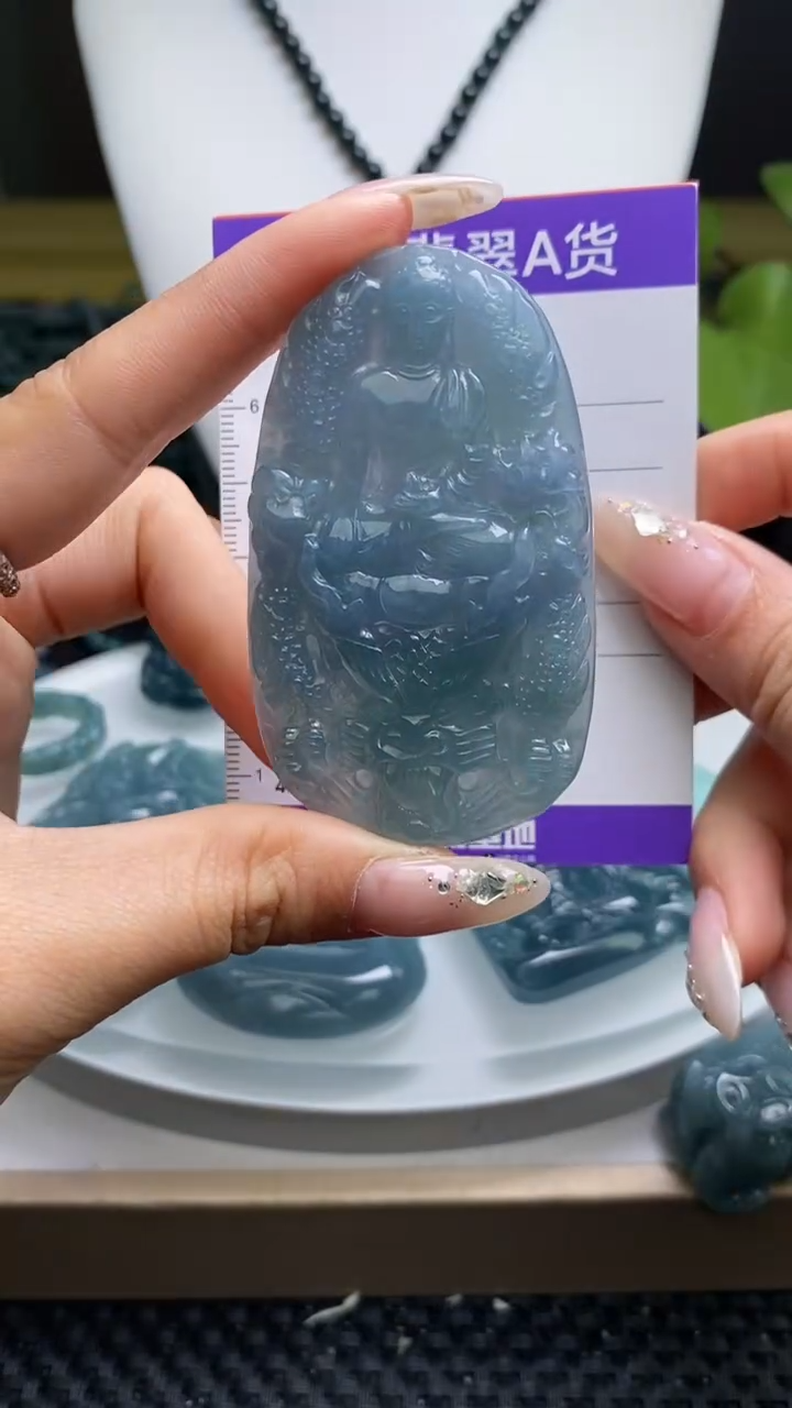 【闪购商品】翡翠未镶嵌颈饰         
