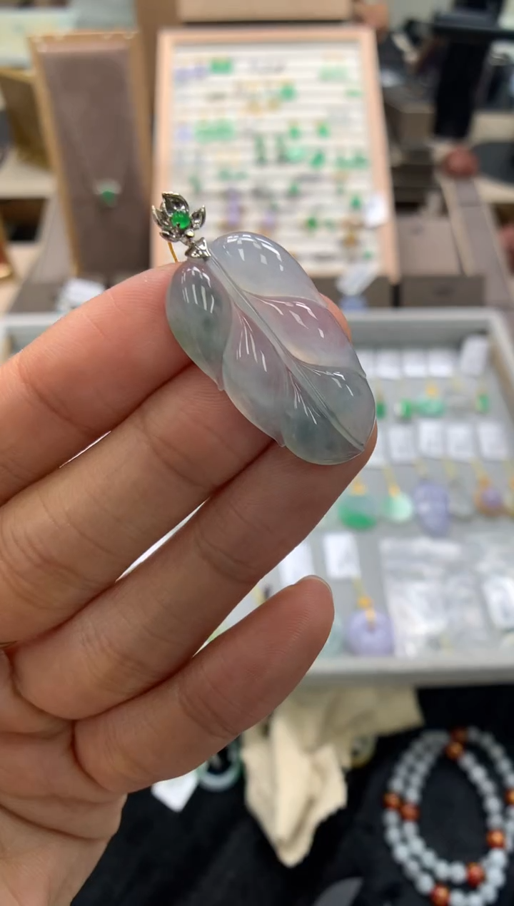 颈饰18K金镶嵌翡翠叶子
